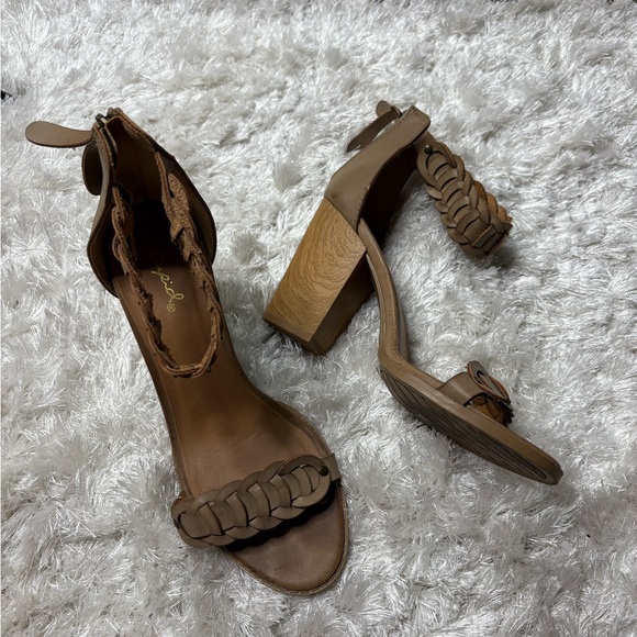 Block Heels - Picture 2 of 9